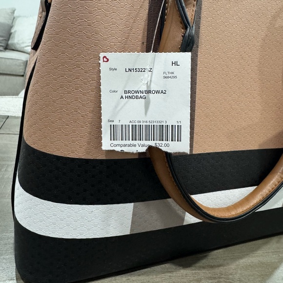 Elegant Multi-Color Tote - Picture 2 of 12